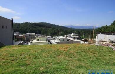 Imagem: O terreno possui 360m² de Área e está localizado em Rio