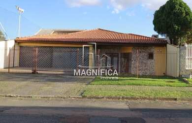 Imagem: A casa possui 4 Dormitórios, 5 Banheiros, 5 Vagas na garagem