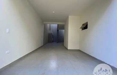 Imagem: A casa possui 3 Dormitórios, 1 Banheiro, 2 Vagas na garagem