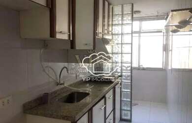 Imagem: O apartamento possui 2 Dormitórios, 1 Banheiro, 1 Vaga na garagem