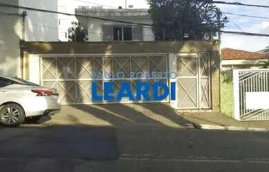 Imagem: A casa possui 2 Dormitórios, 5 Banheiros, 4 Vagas na garagem