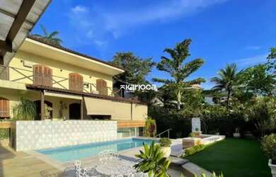 Imagem: A casa possui 5 Dormitórios, 5 Banheiros, 3 Vagas na garagem