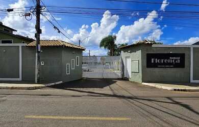 Imagem: A casa em condomínio possui 3 Dormitórios, 2 Banheiros, 5