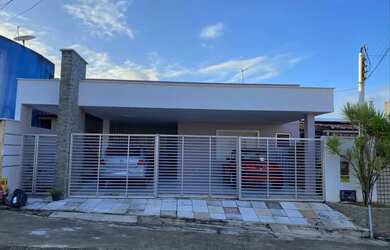 Imagem: A casa em condomínio possui 3 Dormitórios, 2 Banheiros, 4