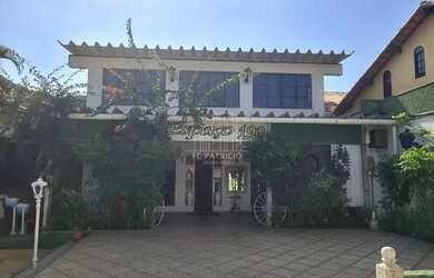 Imagem: A casa possui 5 Dormitórios, 2 Banheiros, 4 Vagas na garagem