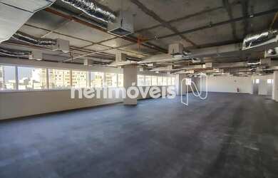 Imagem: O depósito possui 3 Vagas na garagem, 205m² de Área e está