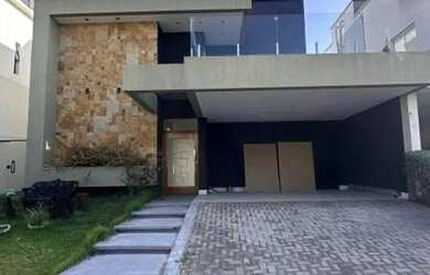 Imagem: A casa em condomínio possui 4 Dormitórios, 1 Banheiro, 3 Vagas