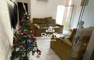 Imagem: A casa possui 3 Dormitórios, 2 Banheiros, 3 Vagas na garagem