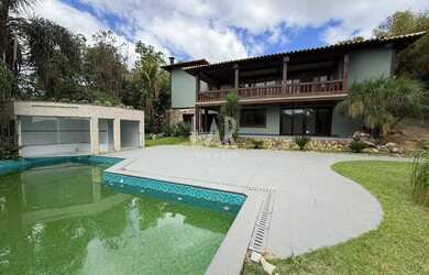 Imagem: A casa em condomínio possui 5 Dormitórios, 5 Banheiros, 5