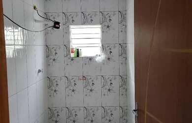 Imagem: A casa possui 2 Dormitórios, 1 Banheiro e 1 Vaga na garagem