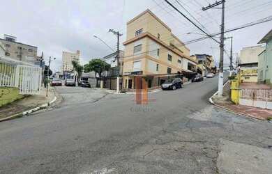 Imagem: O depósito possui 4 Vagas na garagem, 198m² de Área e está