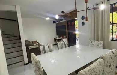 Imagem: A casa possui 4 Dormitórios, 3 Banheiros, 2 Vagas na garagem