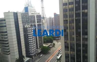 Imagem: O depósito possui 5 Vagas na garagem, 395m² de Área e está