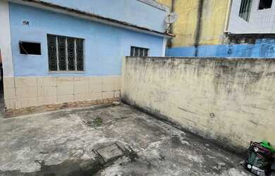 Imagem: A casa possui 1 Dormitório, 1 Banheiro, 1 Vaga na garagem