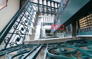 Imagem 13: Predio de tombado , de esquina com grande movimento de pedestre