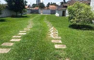 Imagem: A casa possui 3 Dormitórios, 3 Banheiros, 5 Vagas na garagem