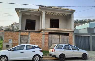Imagem: A casa possui 3 Dormitórios, 3 Banheiros, 1 Vaga na garagem