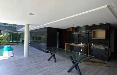 Imagem: A casa em condomínio possui 4 Dormitórios, 5 Banheiros, 2