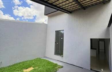 Imagem: A casa possui 2 Dormitórios, 2 Banheiros, 1 Vaga na garagem