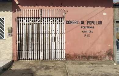 Imagem: A casa possui 2 Dormitórios, 1 Banheiro, 2 Vagas na garagem