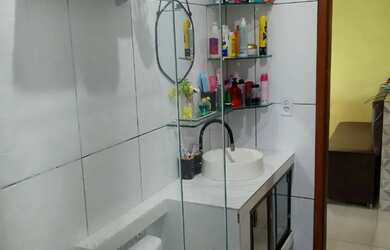 Imagem: A casa possui 2 Dormitórios, 1 Banheiro, 1 Vaga na garagem