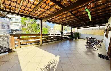 Imagem: A casa possui 3 Dormitórios, 2 Banheiros, 1 Vaga na garagem