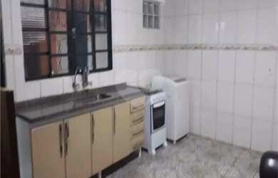 Imagem: A casa à venda possui 2 Dormitórios, 2 Banheiros, 3 Vagas