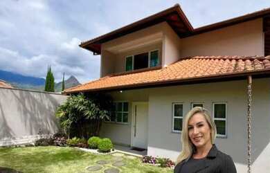 Imagem: A casa possui 4 Dormitórios, 3 Banheiros, 5 Vagas na garagem