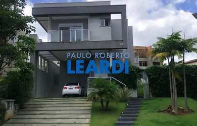 Imagem: A casa em condomínio possui 4 Dormitórios, 5 Banheiros, 4