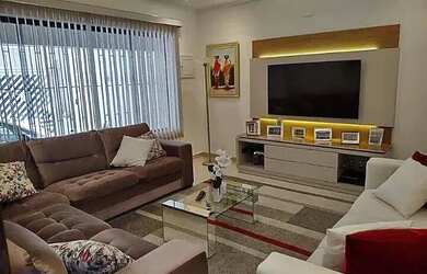 Imagem: A casa possui 3 Dormitórios, 2 Banheiros, 2 Vagas na garagem