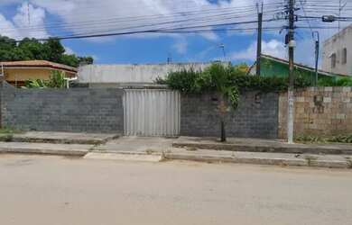 Imagem: A casa possui 3 Dormitórios, 3 Banheiros e 1 Vaga na garagem