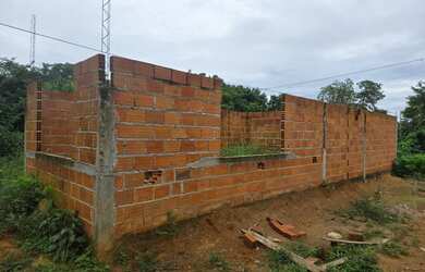 Imagem: O terreno possui 250m² de Área e está localizado em Loteamento