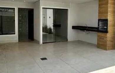 Imagem: A casa possui 3 Dormitórios, 2 Banheiros e está localizado