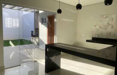 Imagem: A casa à venda possui 3 Dormitórios, 4 Banheiros e 233m²