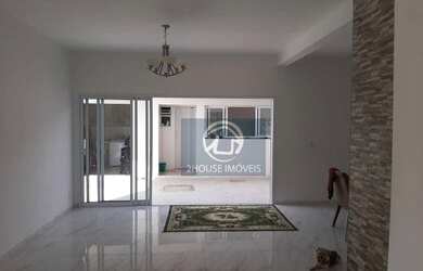 Imagem: A casa possui 5 Dormitórios, 5 Banheiros, 4 Vagas na garagem