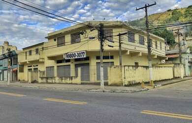 Imagem: O depósito possui 5 Vagas na garagem e 270m² de Área e está