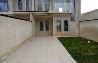 Imagem: A casa possui 3 Dormitórios, 3 Banheiros, 2 Vagas na garagem