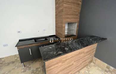 Imagem: A casa possui 3 Dormitórios, 2 Banheiros, 2 Vagas na garagem