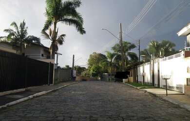 Imagem: A kitnet possui 1 Dormitório, 1 Banheiro, 1 Vaga na garagem