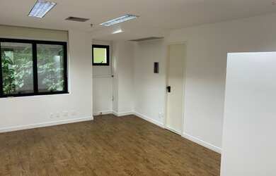 Imagem: O depósito possui 2 Vagas na garagem, 90m² de Área e está