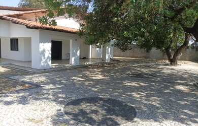 Imagem: A casa possui 3 Dormitórios, 3 Banheiros, 5 Vagas na garagem