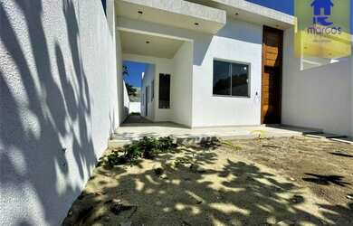 Imagem: A casa possui 3 Dormitórios, 2 Banheiros, 1 Vaga na garagem