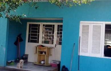 Imagem: A casa possui 2 Dormitórios, 2 Banheiros, 1 Vaga na garagem