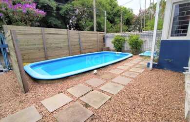 Imagem: A casa possui 4 Dormitórios, 4 Banheiros, 2 Vagas na garagem