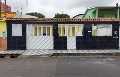 Imagem: A casa possui 3 Dormitórios, 2 Banheiros, 4 Vagas na garagem