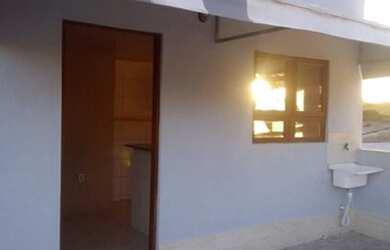 Imagem: A casa possui 1 Dormitório, 1 Banheiro, 1 Vaga na garagem