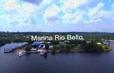 Imagem 6: Casa de condomínio para venda possui 882 metros quadrados com 8 quartos....