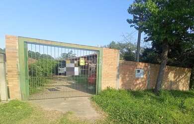 Imagem: A casa possui 2 Dormitórios, 1 Banheiro, 2 Vagas na garagem