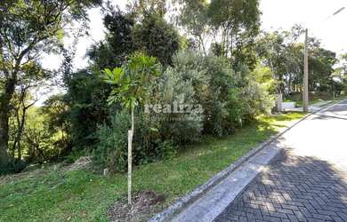 Imagem: O terreno possui 613m² de Área e está localizado em Gramado