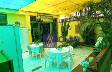 Imagem: A casa possui 4 Dormitórios, 4 Banheiros, 4 Vagas na garagem